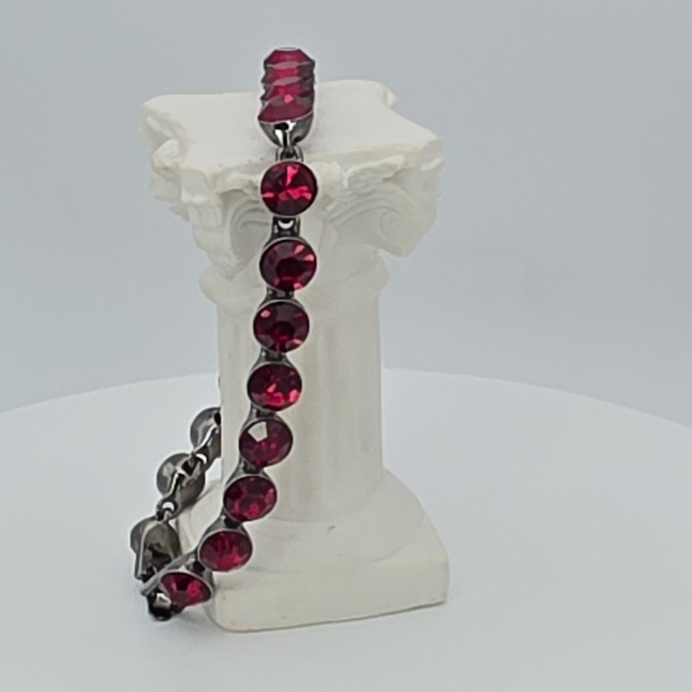 New! GIVENCHY Signed Tennis Bracelet Red SWAROVSKI Crystals Gunmetal Gray 7" - Picture 5 of 13